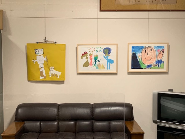 校長室に飾られた３枚の絵